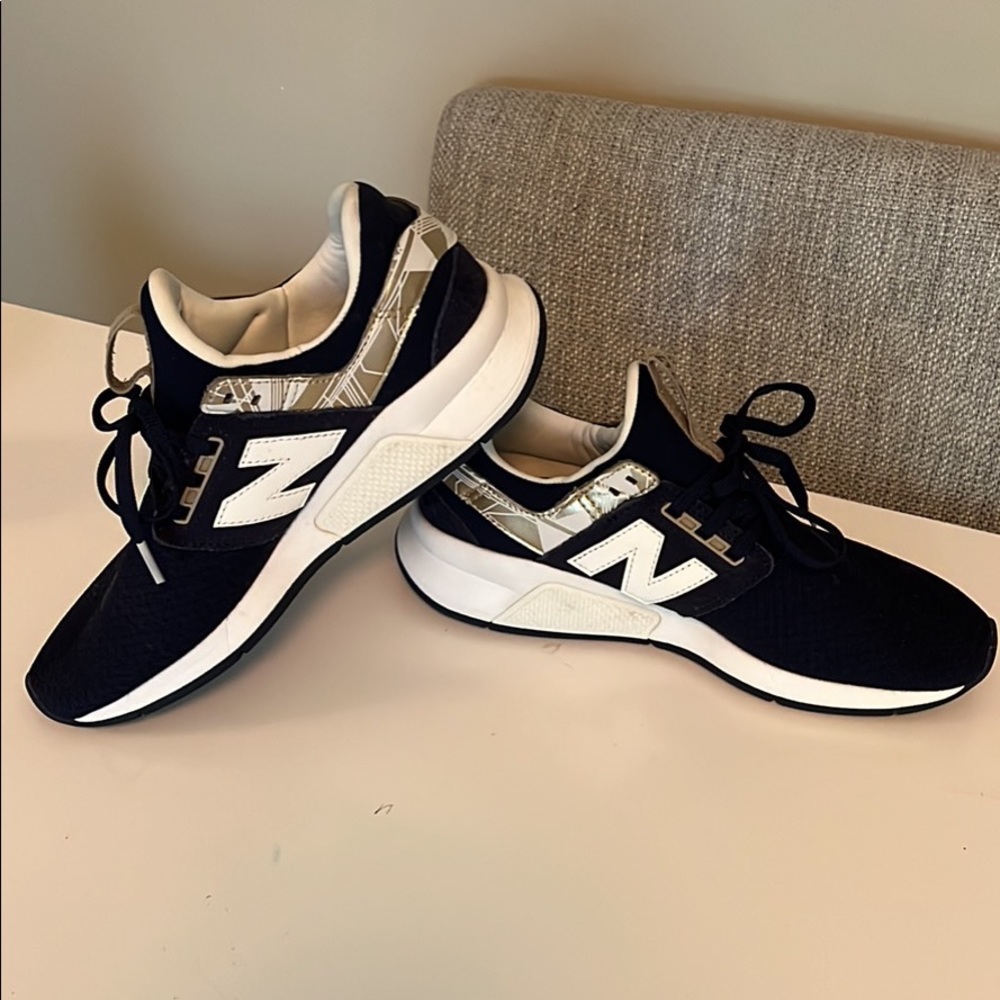 New Balance REVlite 247 Sneakers
